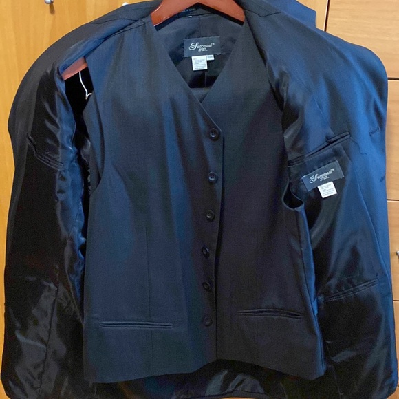 Dark Gray Suit Set with Blazer Vest and Bottom - Picture 5 of 6